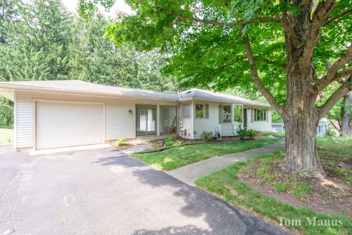 7131 Windcrest St Se, Grand Rapids, MI, 49546-6847 | Card Image