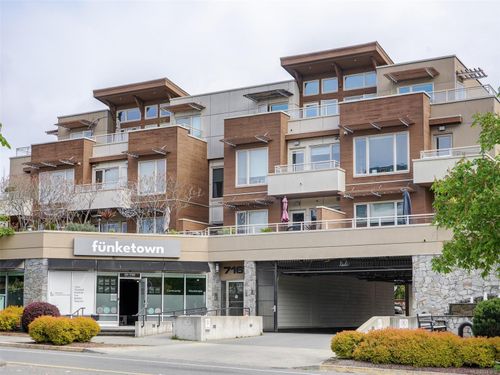 401-7161 W Saanich Rd, Brentwood Bay, BC, V8M1P7 | Card Image