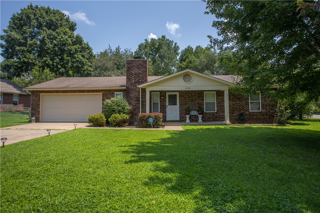 Nelson Dr, Fayetteville, AR 72701