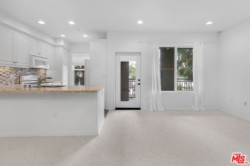 301-6020 Seabluff Dr, Playa Vista, CA, 90094-2250 | Card Image