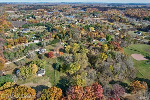 550 W Rose Center Rd, Holly, MI, 48442-8630 | Card Image