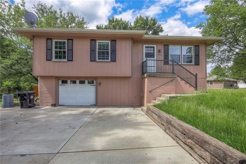 1504 Hawthorn Cir, Pleasant Hill, MO, 64080-1575 | Card Image