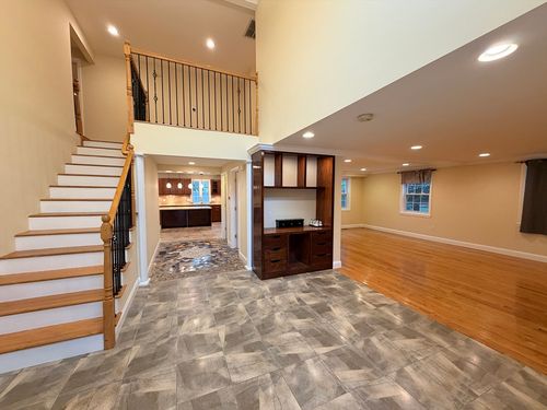 112 Quinobequin Rd, Newton, MA, 02462-1409 | Card Image