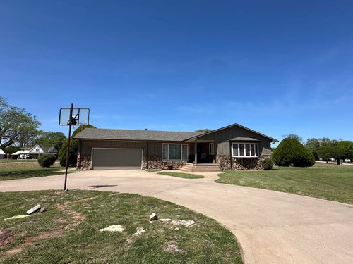 2 Crown Cir, Anthony, KS, 67003-2402 | Card Image