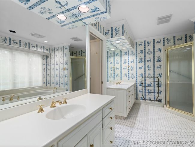 Primary Bathroom | Image 28