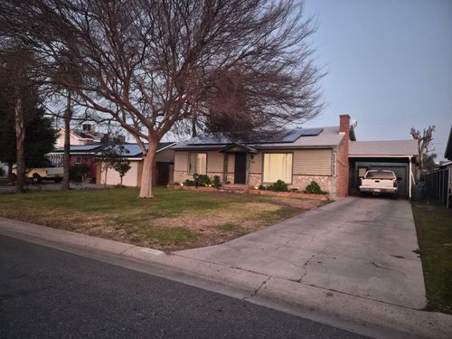 748 N Bellah Ave, Lindsay, CA, 93247-1630 | Card Image