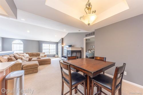 11698 Farmington Rd, Livonia, MI, 48150-1727 | Card Image