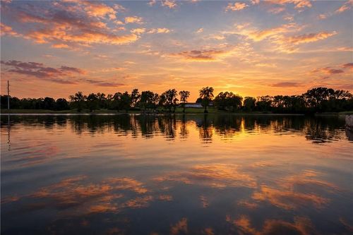 8958 Ginger St, Lenexa, KS, 66227-8111 | Card Image