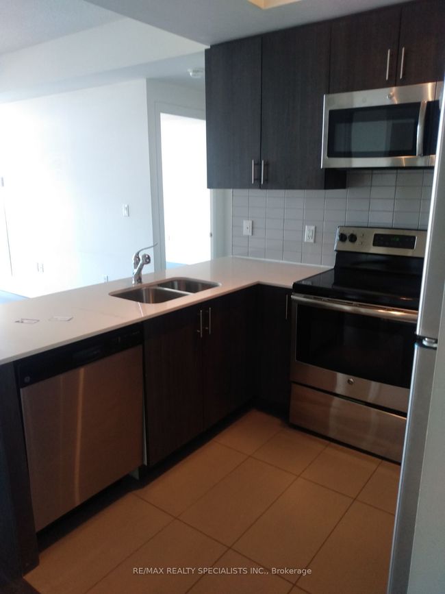 807 - 550 N Service Rd, Condo with 2 bedrooms, 2 bathrooms and null parking in Grimsby ON | Image 5