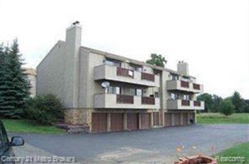 8504 Pepper Ridge Dr, Grand Blanc, MI, 48439-1941 | Card Image