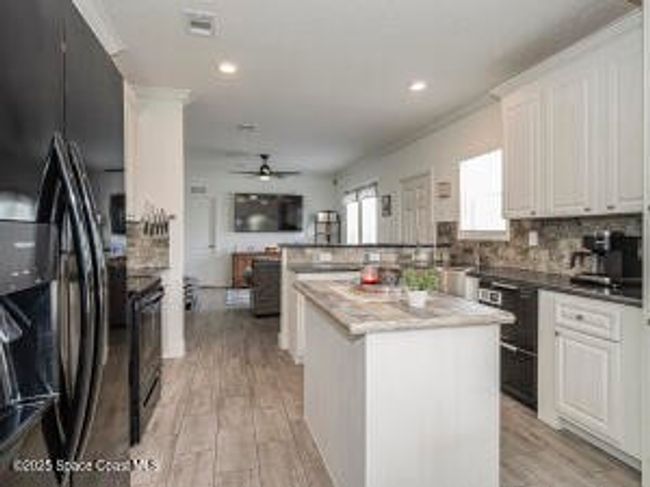 623 Hyacinth Cir, House other with 3 bedrooms, 2 bathrooms and null parking in Barefoot Bay FL | Image 19