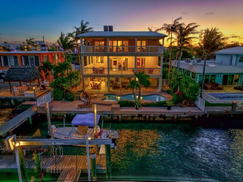 160 1st St, Key Colony Beach, FL, 33051 | Card Image