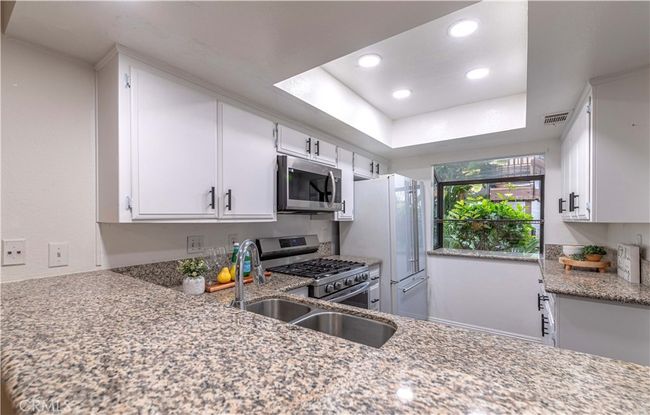 340 Maui Dr, Townhouse with 1 bedrooms, 1 bathrooms and 1 parking in Placentia CA | Image 10