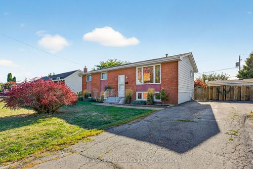 14 Chesterfield Dr, Amherstview, ON, K7N1M2 | Card Image