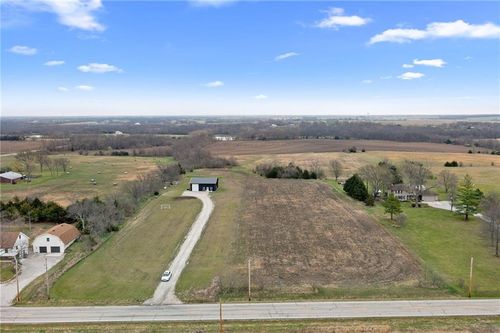 15231 Edgerton Rd, Gardner, KS, 66030-9395 | Card Image