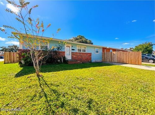 230 Glenwood St, Morgan City, LA, 70380-2415 | Card Image