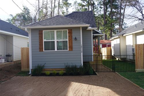 10112 Barberry St, Willis, TX, 77318-7228 | Card Image