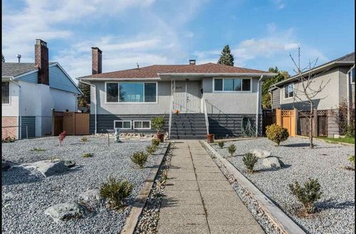 8391 11th Ave, Burnaby, BC, V3N2P5 | Card Image