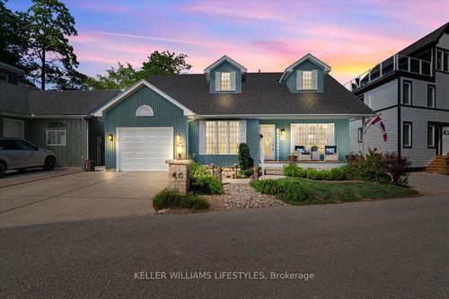 40 Lakeside Cir, Lambton Shores, ON, N0M1T0 | Card Image