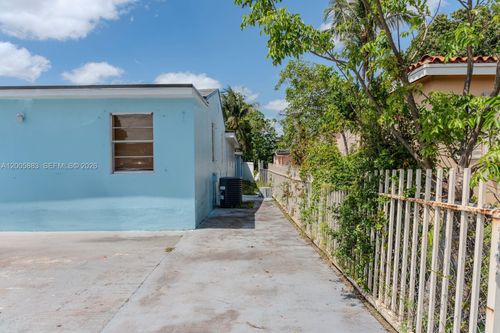 141 E 16th St, Hialeah, FL, 33010-3127 | Card Image