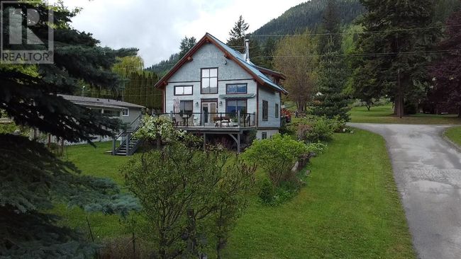 130 8 Th St, House other with 2 bedrooms, 3 bathrooms and null parking in Kaslo BC | Image 6