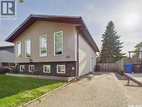 842 Spencer Dr, Prince Albert, SK, S6V7C9 | Card Image