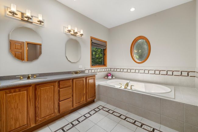 10605 Red Hawk Ln, House other with 5 bedrooms, 4 bathrooms and 3 parking in Spring Grove IL | Image 26