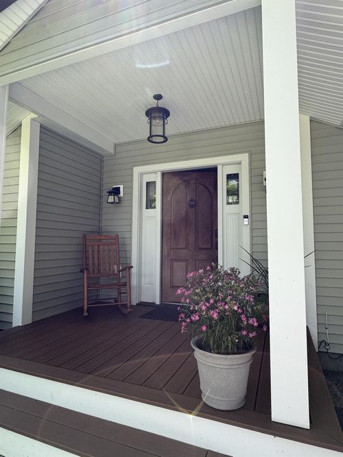 38 Main St, Hyde Park, NY, 12538-1335 | Card Image