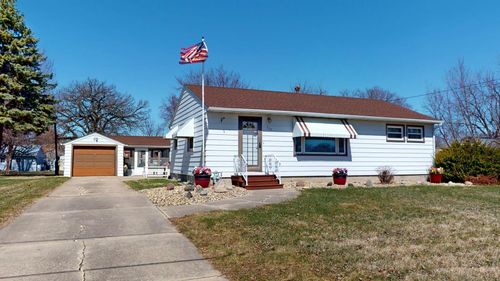 715 S 3rd Ave, Albert Lea, MN, 56007-1914 | Card Image