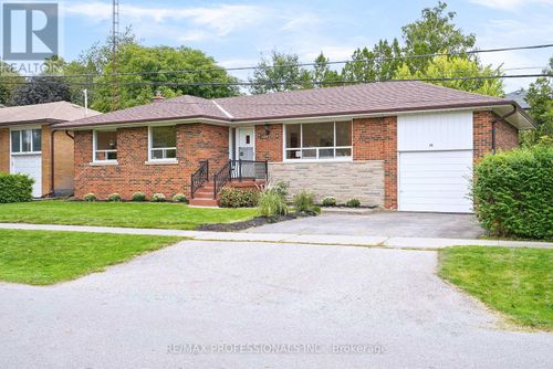 45 Fernalroy Boulevard, Toronto (Stonegate-Queensway), ON, M8Z3W2 | Card Image
