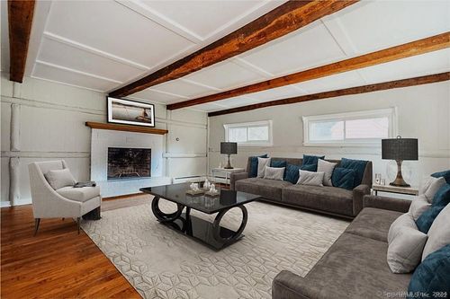 279 Fenn Rd, Cheshire, CT, 06410-3768 | Card Image