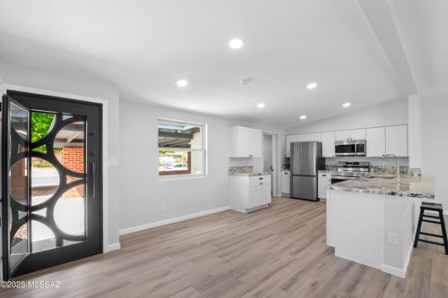 4326 N Radin Ave, Tucson, AZ, 85705-1724 | Card Image
