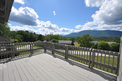 49 Vaughn Farm Rd, Manchestr Ctr, VT, 05255-5500 | Card Image