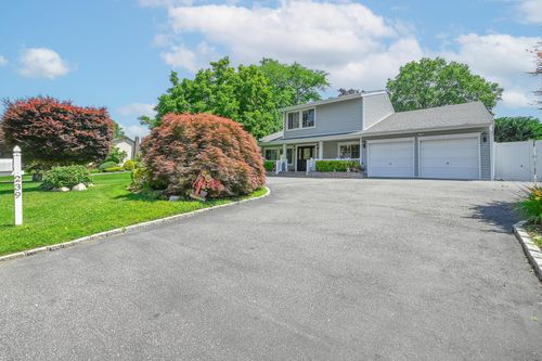 239 Walnut Rd, Glen Cove, NY, 11542-1538 | Card Image