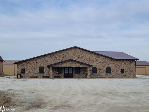 20595 255th St, Sigourney, IA, 52591-8352 | Card Image