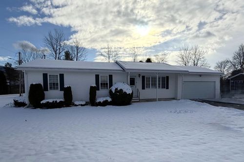 8 Cessna Pl, Rutland, VT, 05701-3746 | Card Image