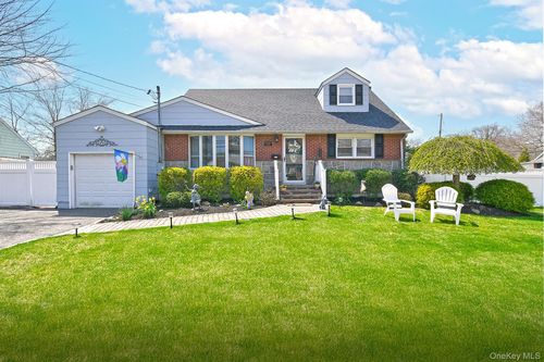 2 Keats Pl, Greenlawn, NY, 11740-2606 | Card Image