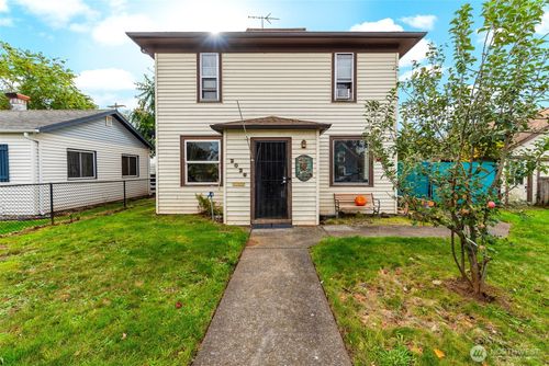 2026 C St, Washougal, WA, 98671-2439 | Card Image