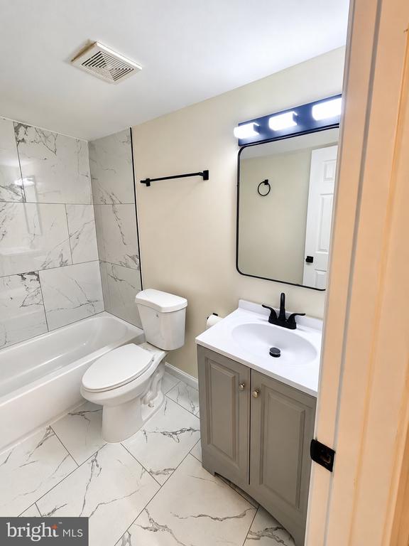 Residential Lease in LARGO 3