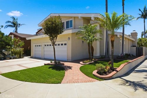13607 Hindry Ave, Hawthorne, CA, 90250-6472 | Card Image