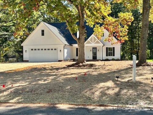 3575 Eva Dr Nw, Concord, NC, 28027-5546 | Card Image