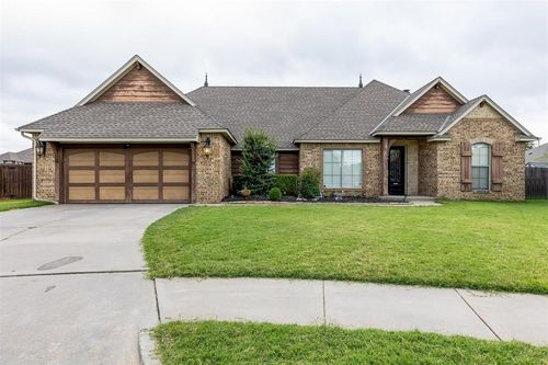 805 Brian Ct, Moore, OK, 73160-2366 | Card Image