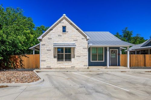 unit-302-502 S Eagle St, Fredericksburg, TX, 78624-5494 | Card Image