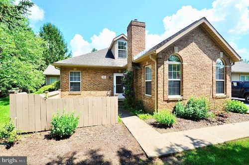 917 Hart Cir, State College, PA, 16801-3101 | Card Image