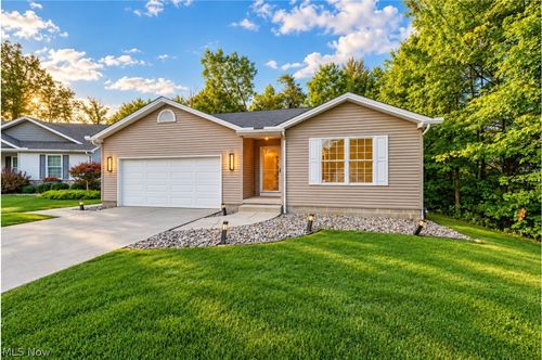 1393 Cross Cv, Austintown, OH, 44515-3879 | Card Image