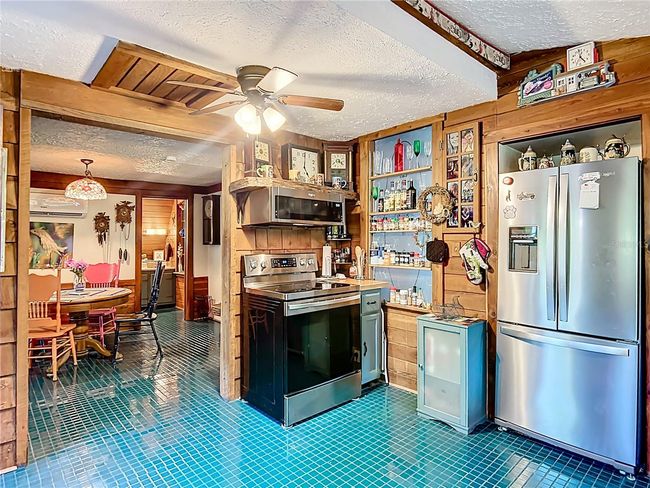 All appliances are newer. | Image 15