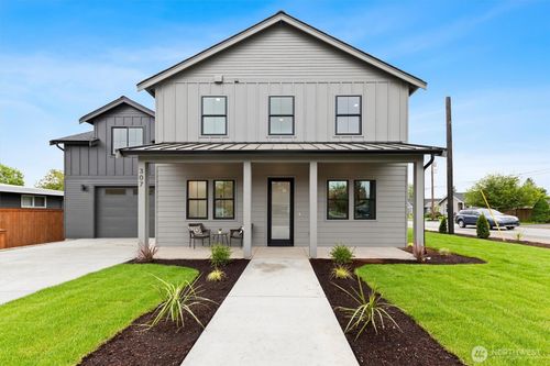307 S 17th St, Lynden, WA, 98264-2070 | Card Image