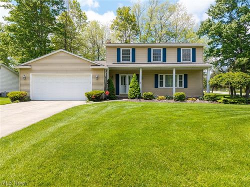 8152 Twin Oaks Dr, Broadview Heights, OH, 44147-1037 | Card Image