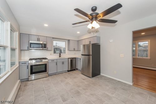 32 Walnut St, Pompton Lakes, NJ, 07442-1142 | Card Image