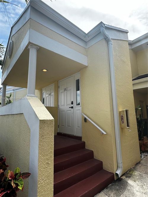 a-2508 Se 19th Pl, Homestead, FL, 33035-1305 | Card Image